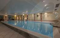 Schwimmbecken im 4-Sterne Wellnesshotel im Viechtacher Land (Tauchen Sie ab und vergessen Sie den Alltagsstress in dem Schwimmbecken des 4-Sterne Wellnesshotels im Viechtacher Land.)